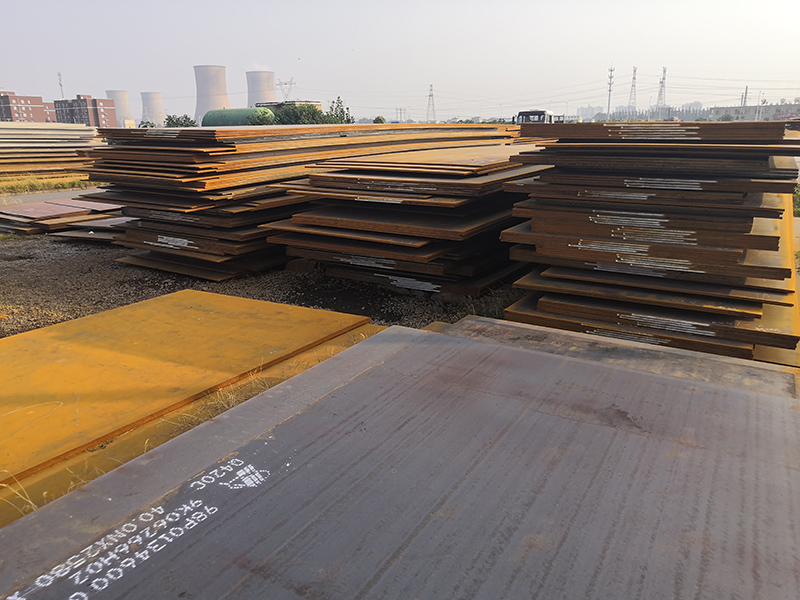 今日唐山Q390CZ15高強(qiáng)鋼板鋼市弱勢下行，成交一般偏弱